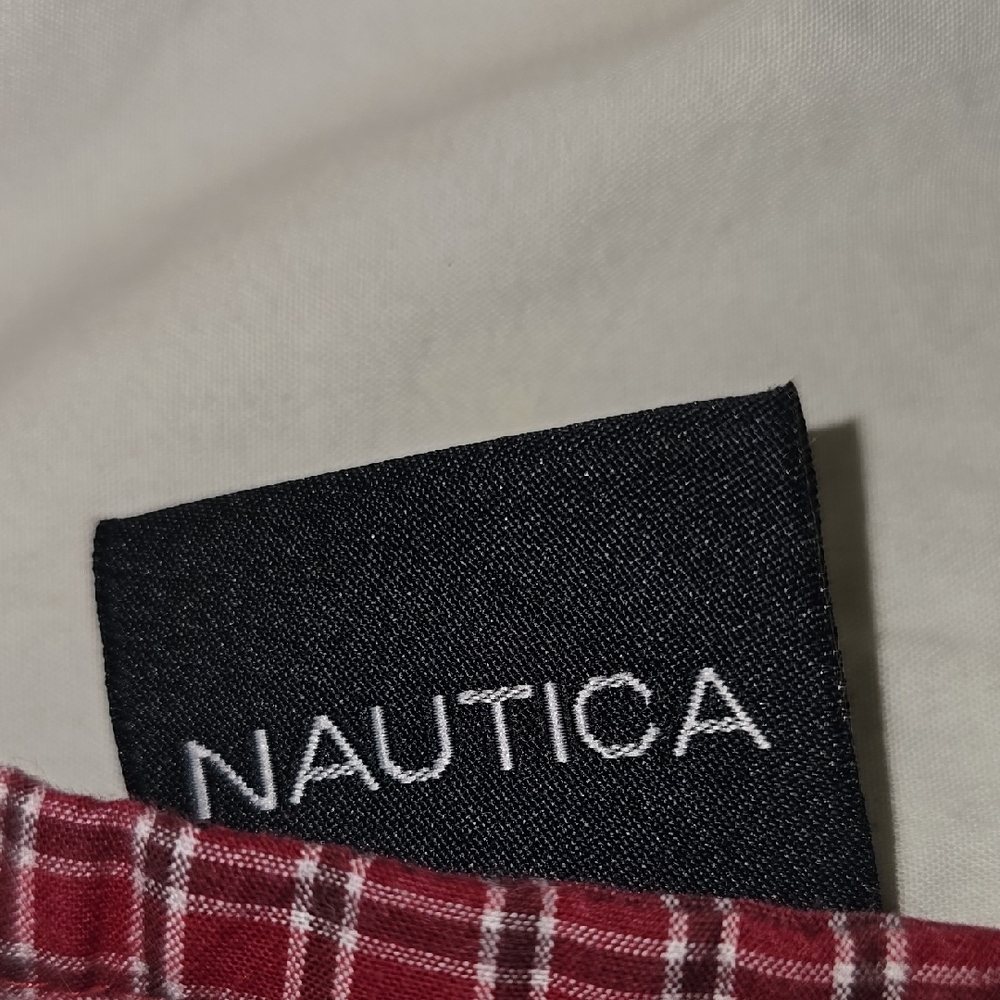 Nautica Classic Red and Navy Plaid Twin Flat Sheet. 100 % Cotton. Excellent Cond